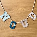 Stoffen naamslinger letters